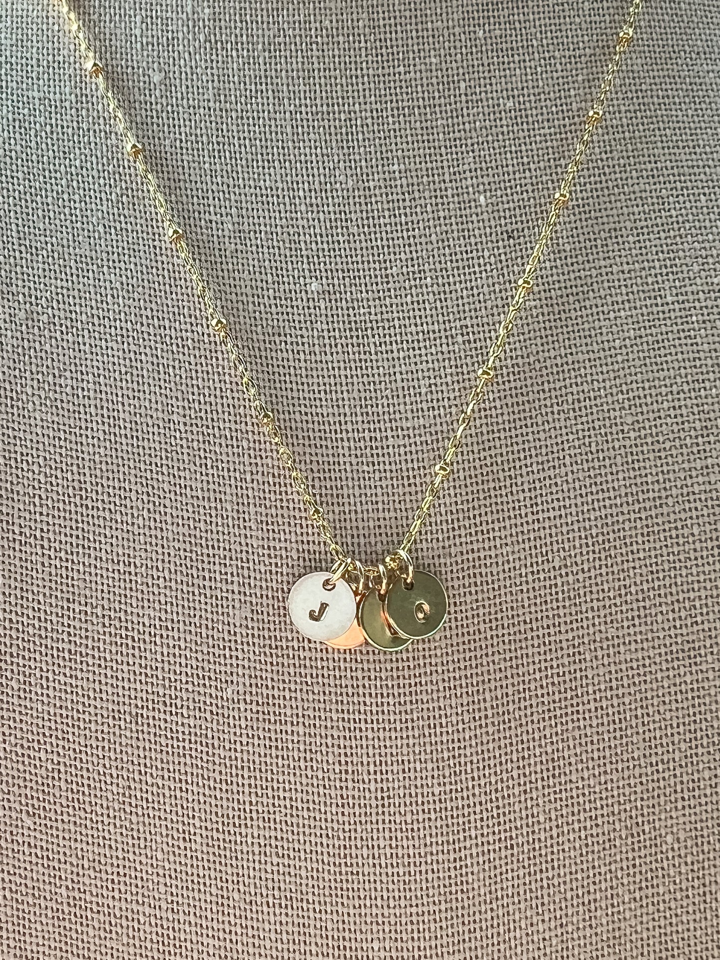 Tiny disc necklace